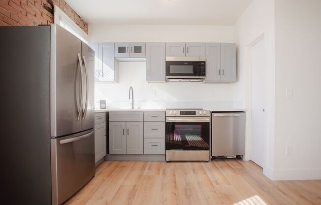 Studio, 1 bath, 324 sqft, $2,350, Unit 202