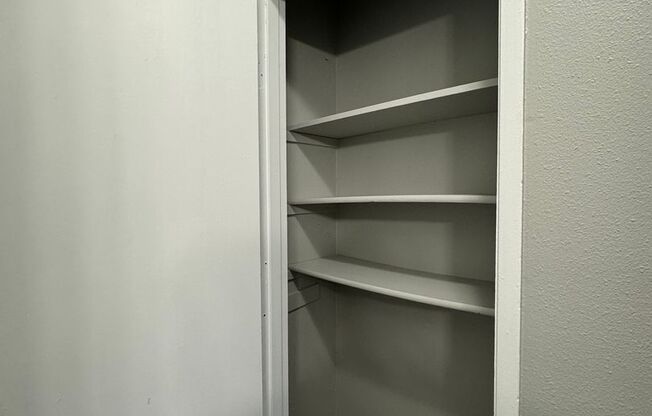 2 beds, 1 bath, 840 sqft, $1,350, Unit 717