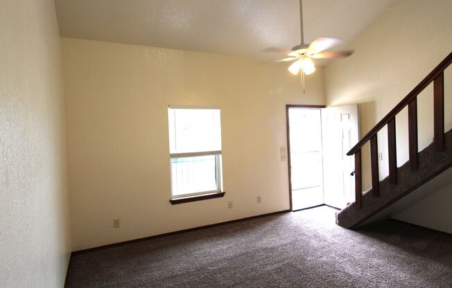 2 beds, 1 bath, 850 sqft, $850, Unit 11B