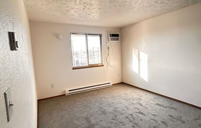 2 beds, 1 bath, 902 sqft, $1,375, Unit W - 051