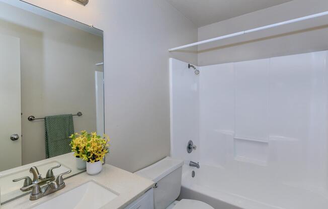 2 beds, 1 bath, 780 sqft, $1,379