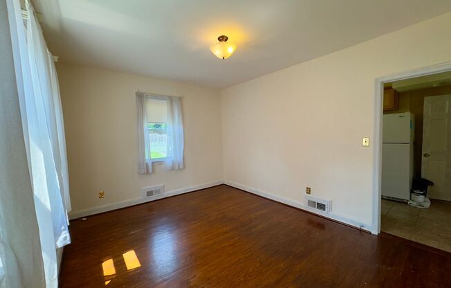 Charming 3 Bedroom/2 Bathroom Apartment in Woodlea Neighborhood, MD!