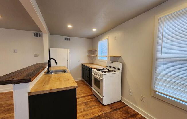 1 bed, 1 bath, 540 sqft, $700, Unit 617 NW 25th St Apt A Downstairs