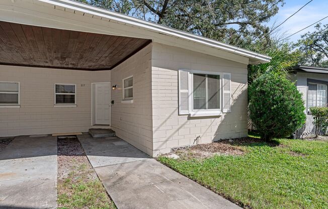 Lakefront Living on Lake Olive