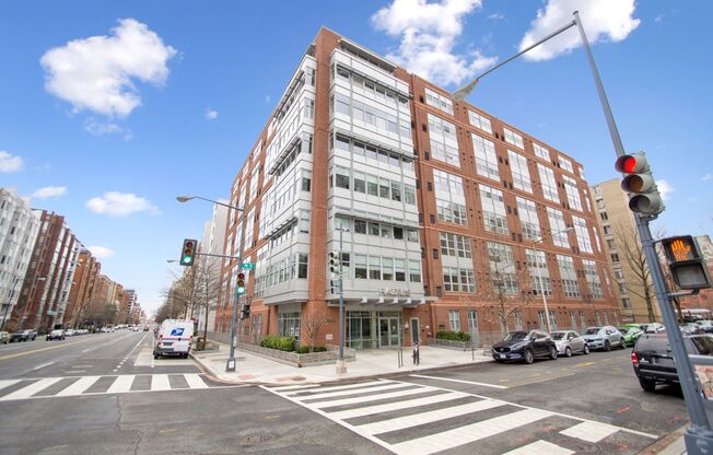 Logan Circle! //Professionally Managed & Recently Renovated // Studio // Open Floor-Plan in a Modern Building