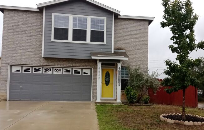 Spacious 3 Bed / 2.5 Bath Home