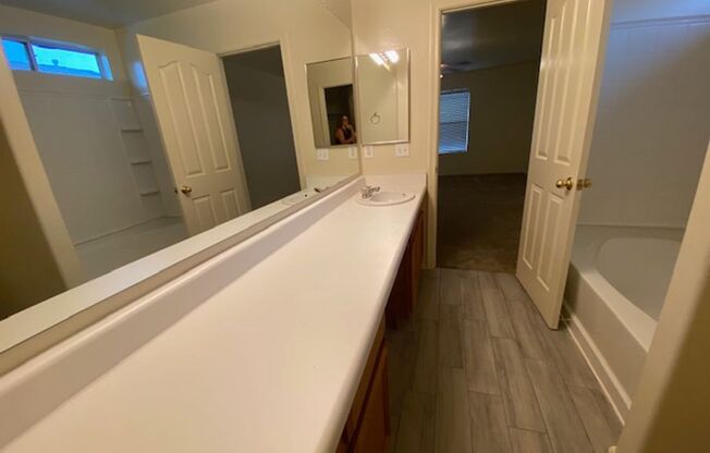 3 beds, 2.5 baths, $2,345