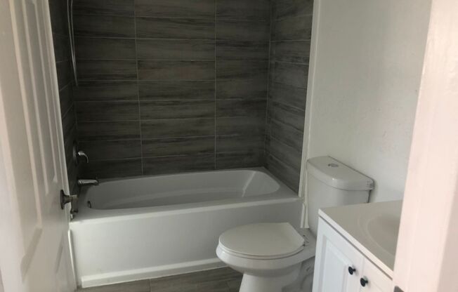 2 beds, 2 baths, 1,000 sqft, $1,350, Unit Unit B