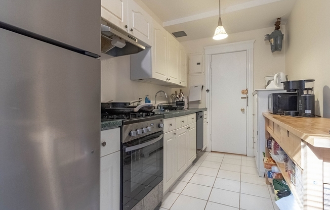 Studio, 1 bath, 375 sqft, $2,400, Unit 224