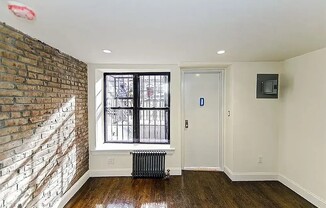 3 beds, 1 bath, $3,400, Unit 1