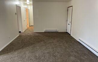 3 beds, 1 bath, $1,250, Unit A