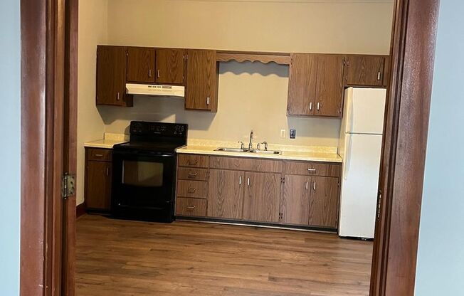 1 bed, 1 bath, $750, Unit A