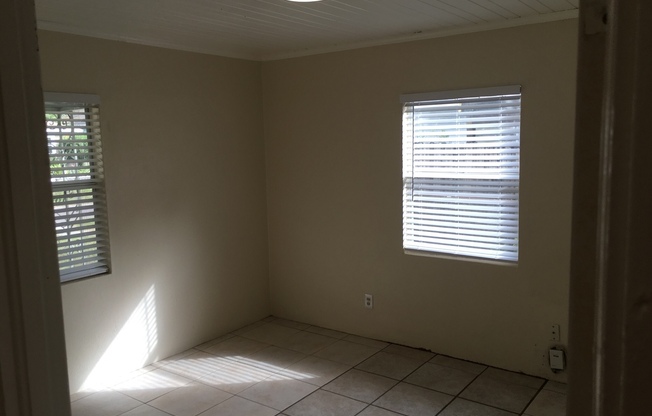 3/1  North Hyde Park