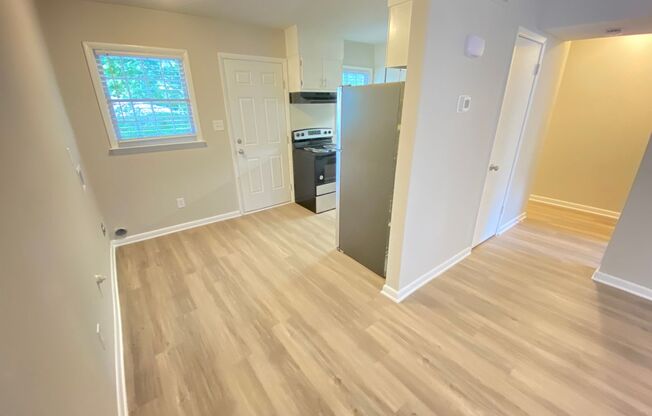 1 bed, 1 bath, 615 sqft, $950, Unit 861 Oakwood Villa
