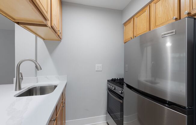Studio, 1 bath, 295 sqft, $1,395, Unit 338