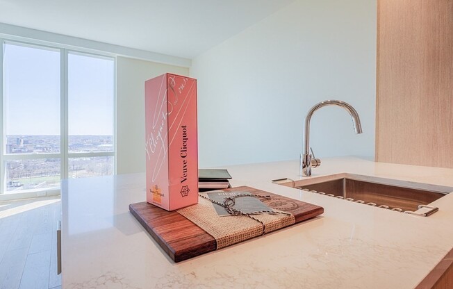 1 bed, 1 bath, 815 sqft, $4,800, Unit 25H