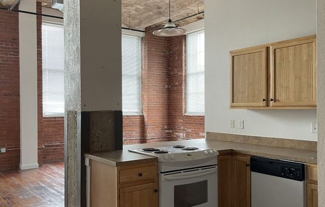 1 bed, 1 bath, 940 sqft, $1,440, Unit 214