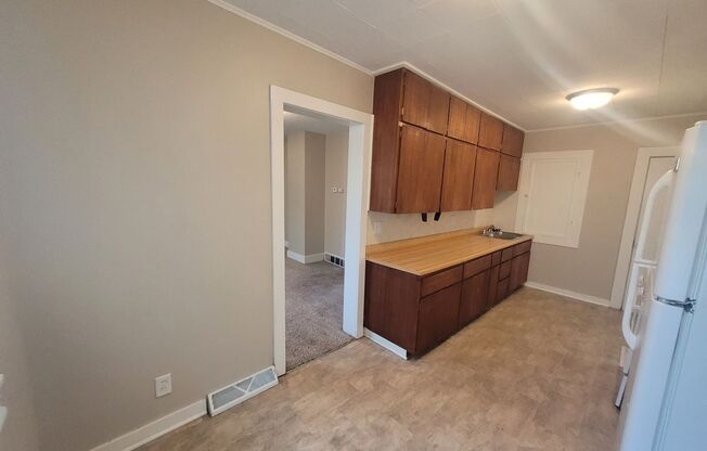 2 beds, 1 bath, $1,095