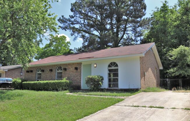 Charming 3-bedroom waiting to be yours !!