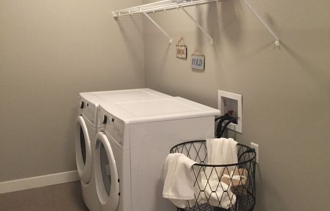 3 beds, 2.5 baths, $2,395, Unit 343