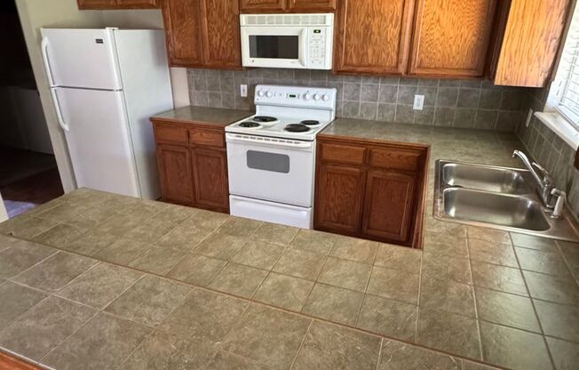3 bedroom 2 bath home close to campus