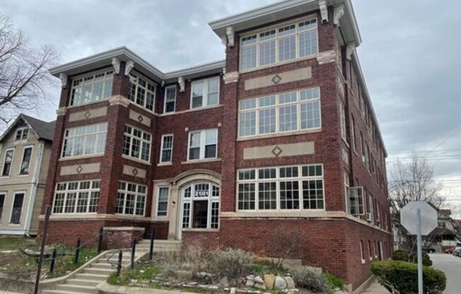 Beautifully Restored 3 BR, 1.5 BR Pre-War Gem in Herron-Morton