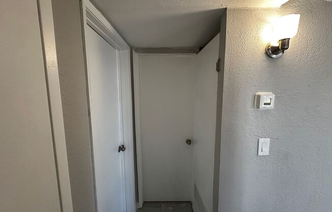 2 beds, 1 bath, 803 sqft, $1,100, Unit #172