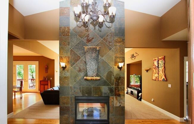 Live the Dream in Kirkland! Luxurious Home For Rent