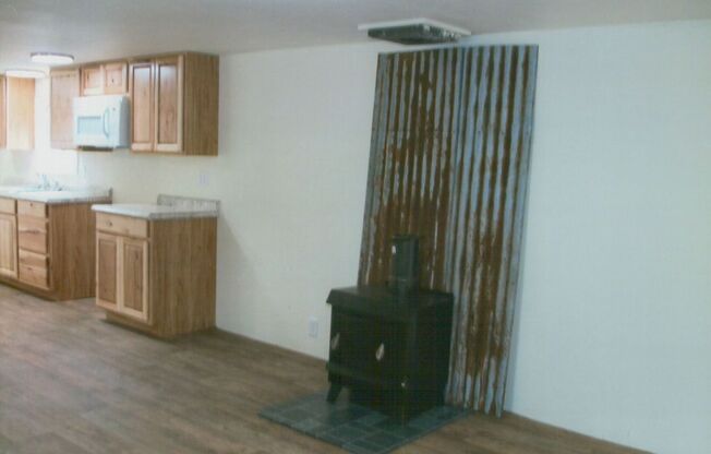 3 beds, 1 bath, $950, Unit UNIT 15