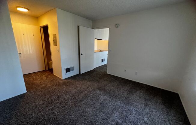 1 bed, 1 bath, 500 sqft, $1,995, Unit 35