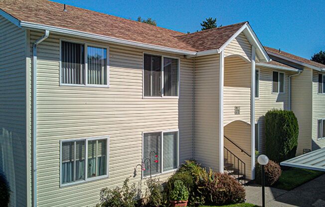 2 beds, 1 bath, 838 sqft, $1,350, Unit 237-53
