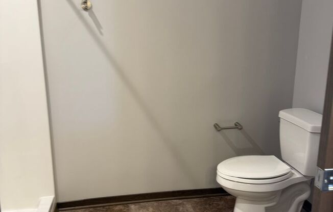 2 beds, 2 baths, 1,391 sqft, $2,600, Unit 213