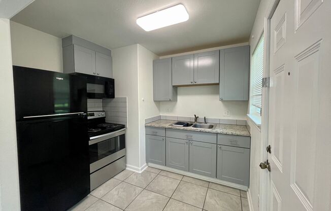 2 beds, 1 bath, 750 sqft, $1,050, Unit 780 E. Irby - RTR - ** Move-In Special! $250 off first month rent**