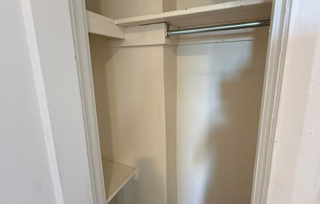 Studio, 1 bath, 295 sqft, $835, Unit Old King Edward 351
