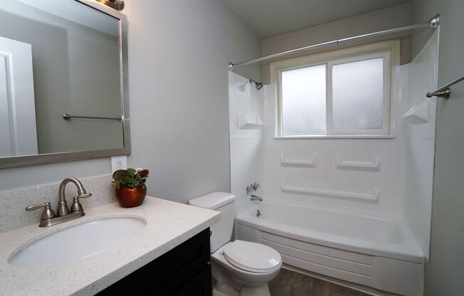 2 beds, 1 bath, 1,000 sqft, $1,975, Unit 64-14