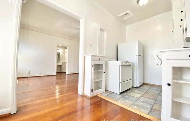 608 S Dunsmuir Ave