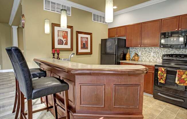 Aspen Creek Resident Lounge Kitchen Apartments in Kirkland, WA