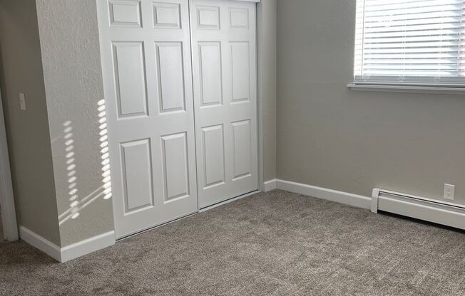 3 beds, 1 bath, 900 sqft, $1,590, Unit 57