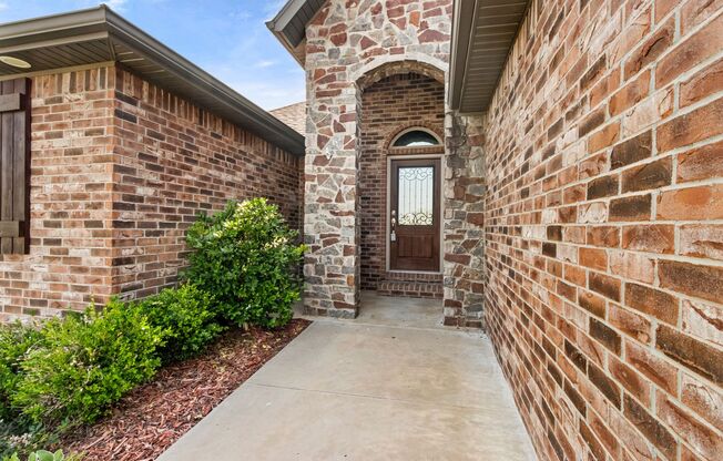 Come home to this stunning 4 bed/2 bath split floorplan home in Centerton!