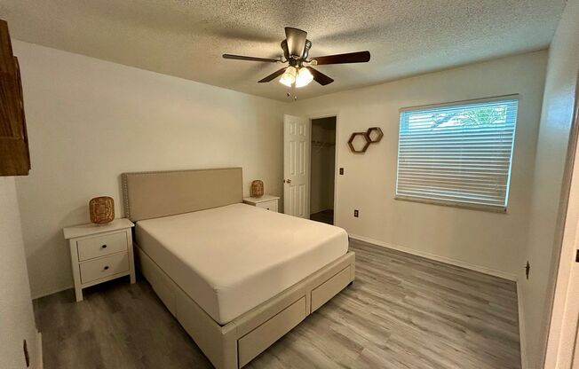 2 beds, 1 bath, $1,995, Unit APARTMENT 827