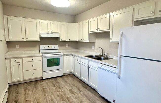 2 beds, 1 bath, 800 sqft, $1,100, Unit Unit 5