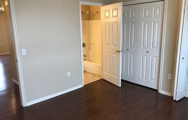 2 beds, 1 bath, $995, Unit #216