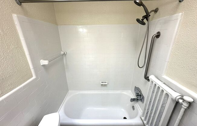 Studio, 1 bath, 450 sqft, $1,045, Unit Apt 407