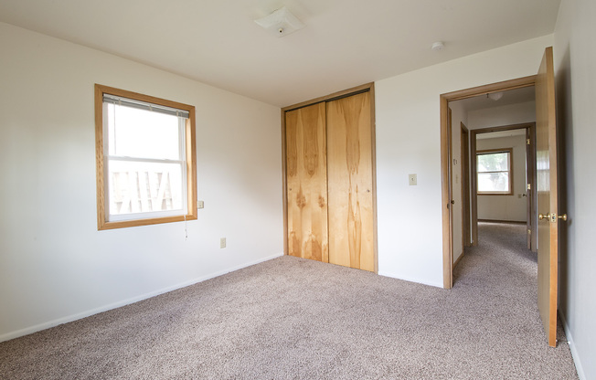 2 beds, 1 bath, $795, Unit 100-C