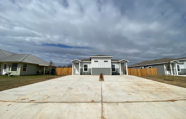528 E Baxter