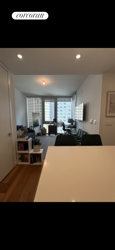 2 beds, 1 bath, $4,775, Unit 15E