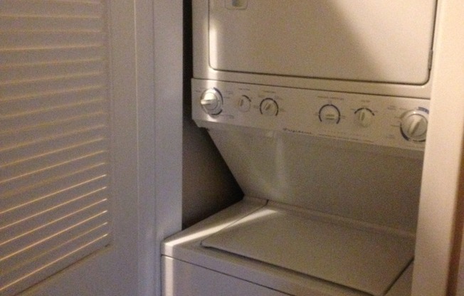 2 beds, 2 baths, 901 sqft, $3,695, Unit 204 P