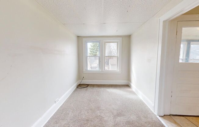 2 beds, 1 bath, 735 sqft, $900, Unit Unit 4
