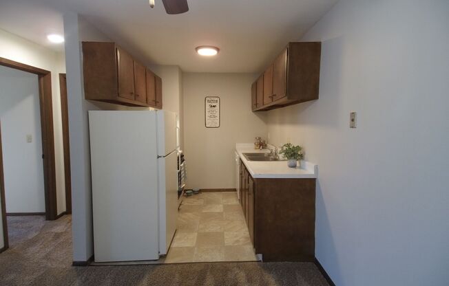 1 bed, 1 bath, 810 sqft, $980, Unit 4711 Indian Hills Dr., #12, Mount Pleasant, WI 53406
