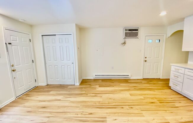 2 beds, 1 bath, $1,300